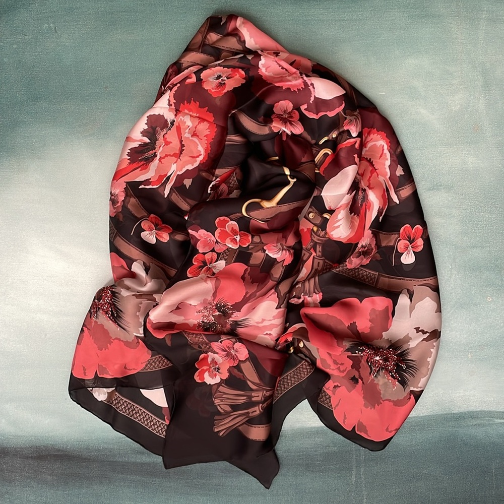 Authentic Gucci Floral Silk Scarf NWT 52 x 52 - Picture 2 of 10
